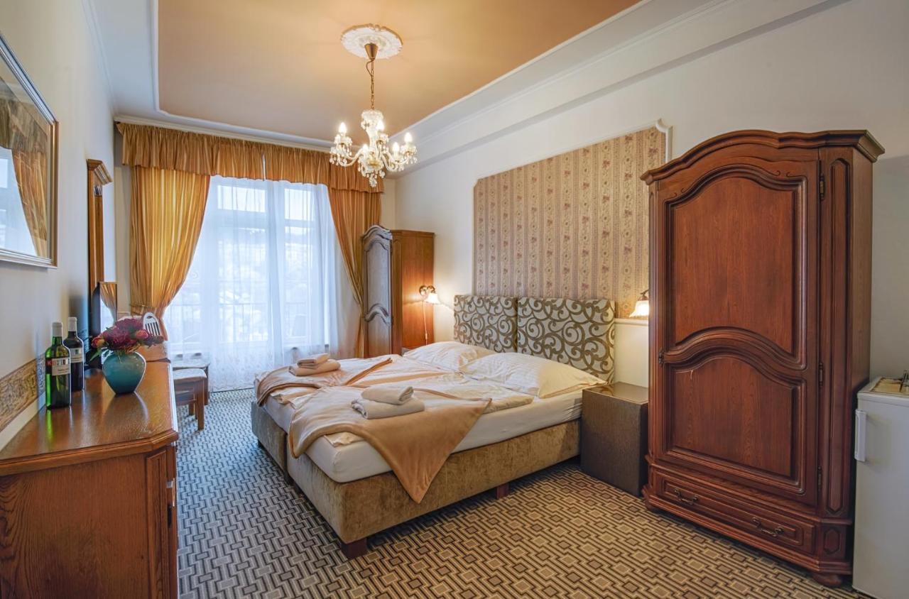 Ld Morava Hotel Karlovy Vary Bagian luar foto