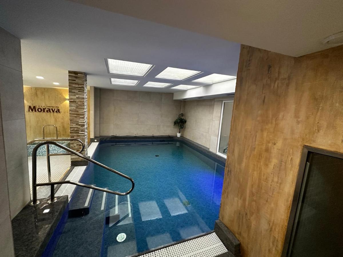 Ld Morava Hotel Karlovy Vary Bagian luar foto