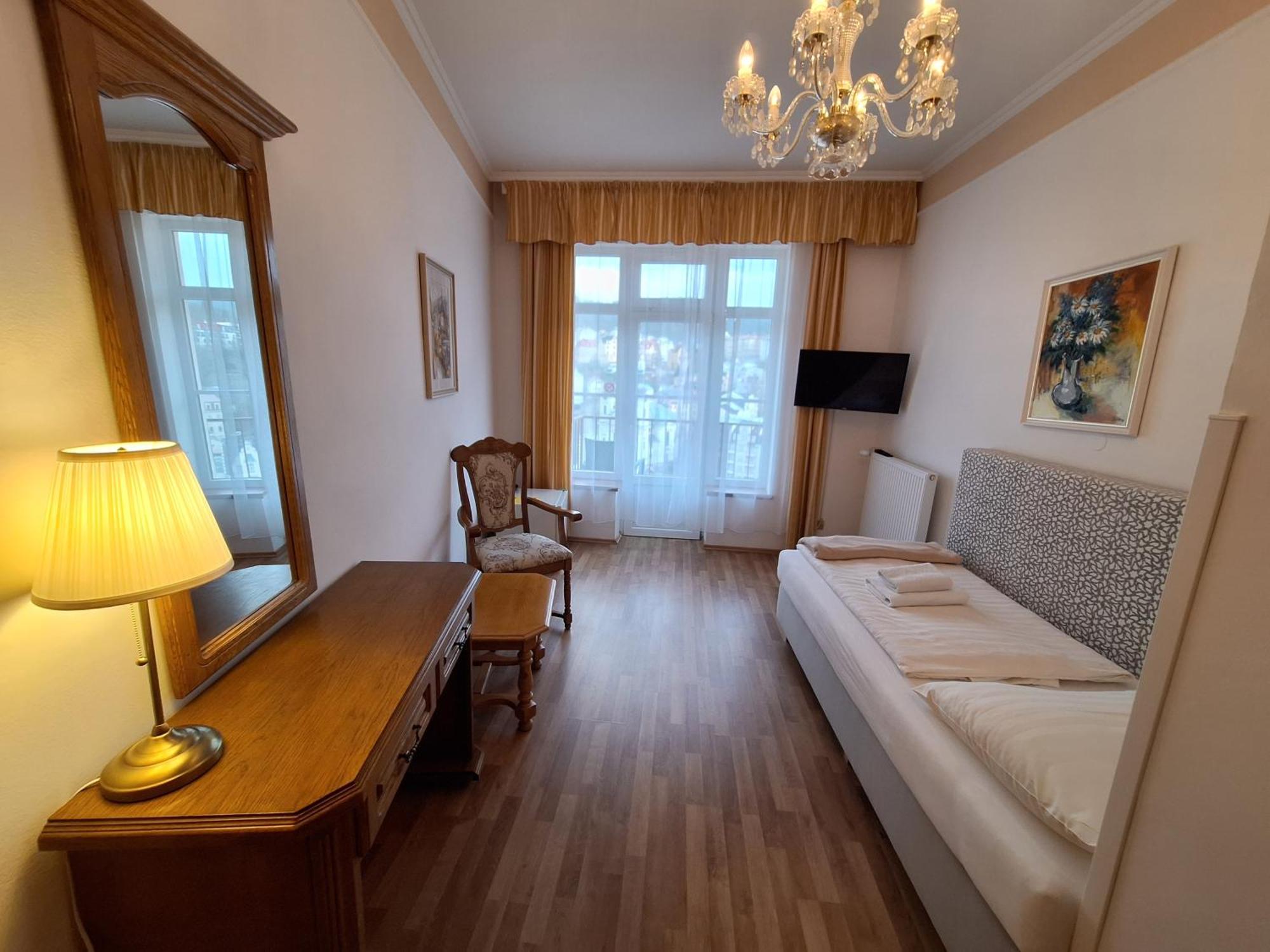 Ld Morava Hotel Karlovy Vary Bagian luar foto
